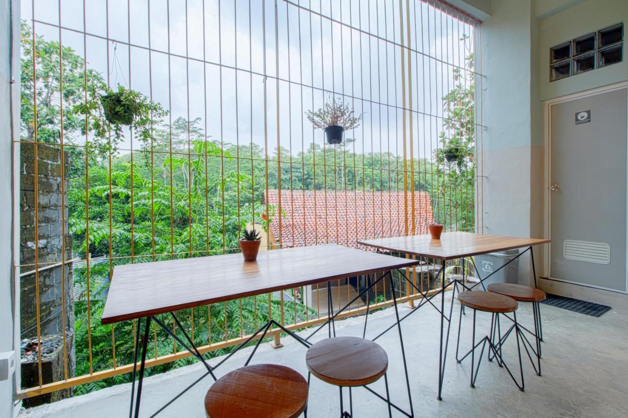 โกโล โกโล Hostel Kejayan ภายนอก รูปภาพ