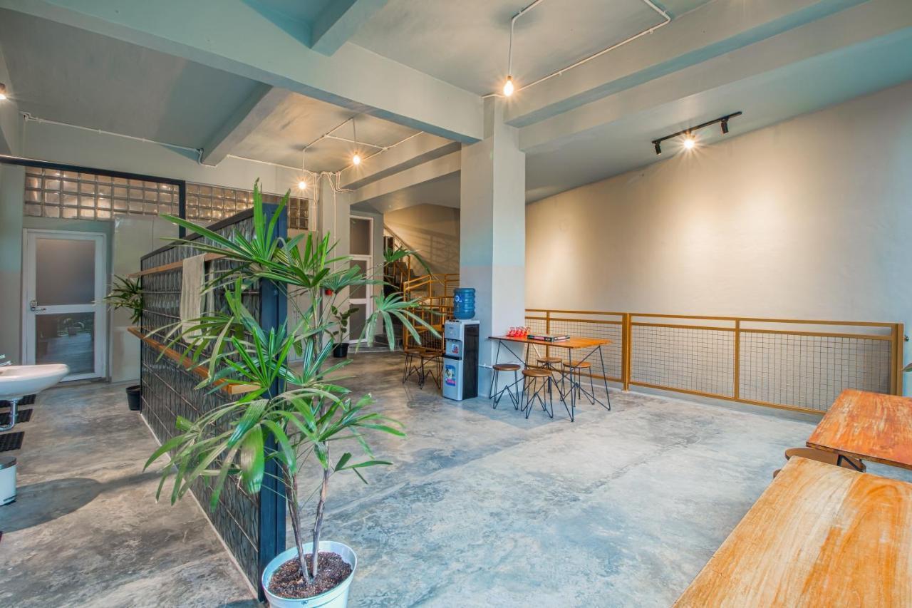 โกโล โกโล Hostel Kejayan ภายนอก รูปภาพ